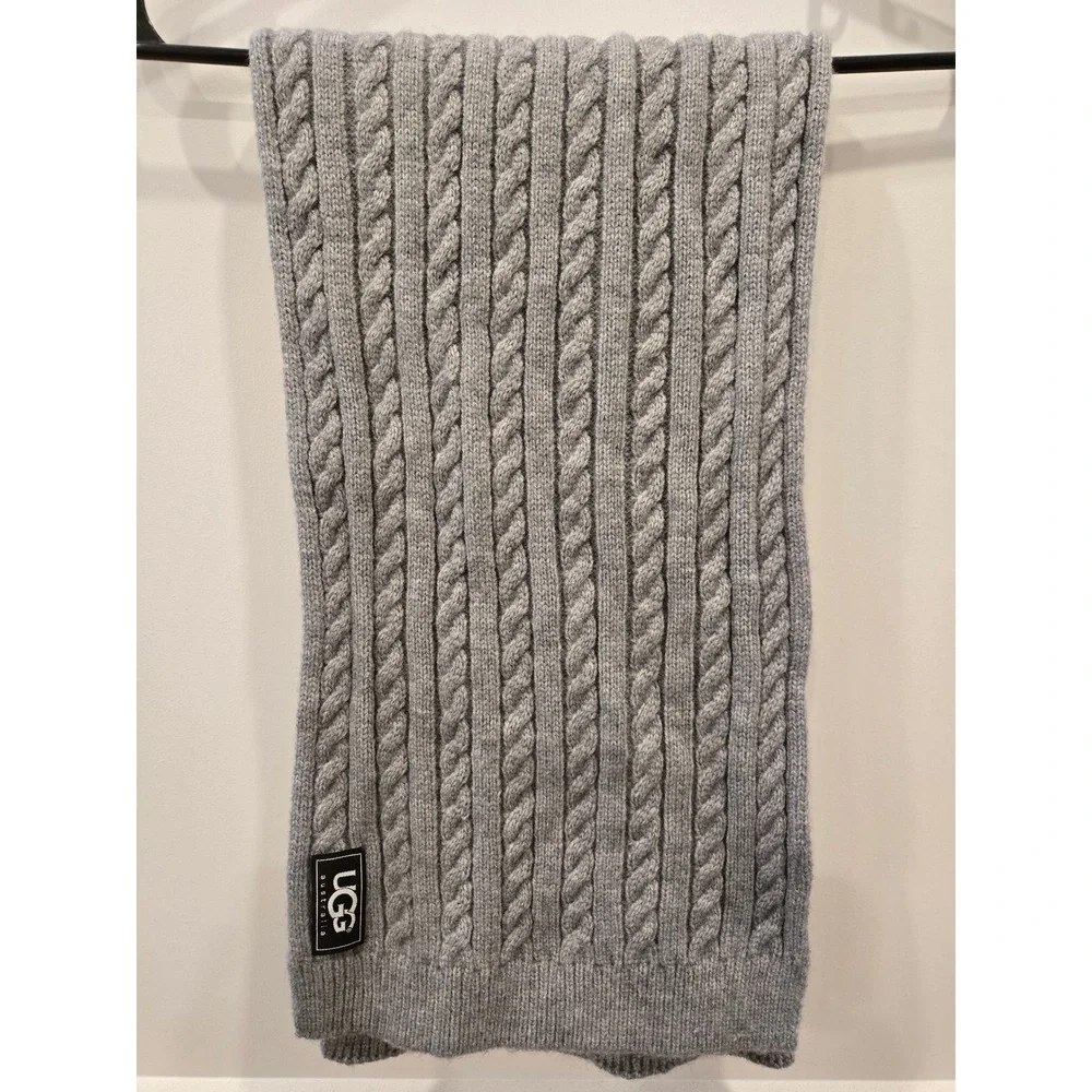 UGG Australia Heather Gray Cable Knit Scarf Soft Winter Wrap Logo Patch